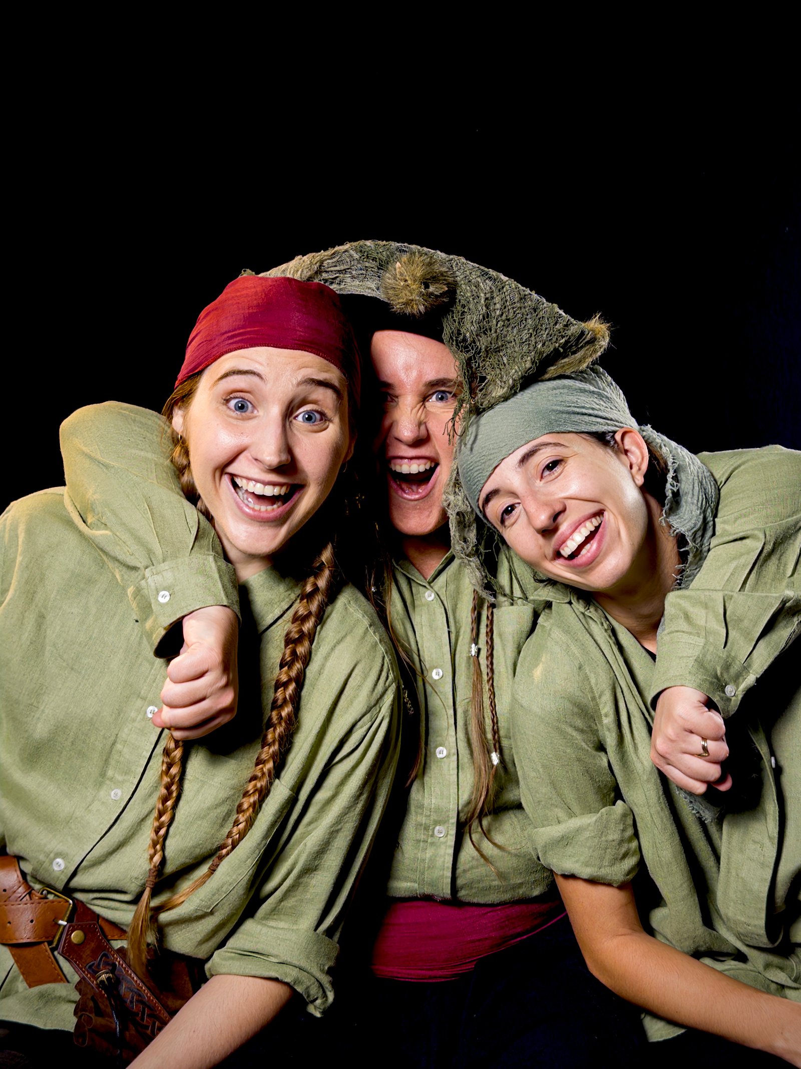 Daniela pirata amb barret i telescopi - Espectacle Daniela Pirata